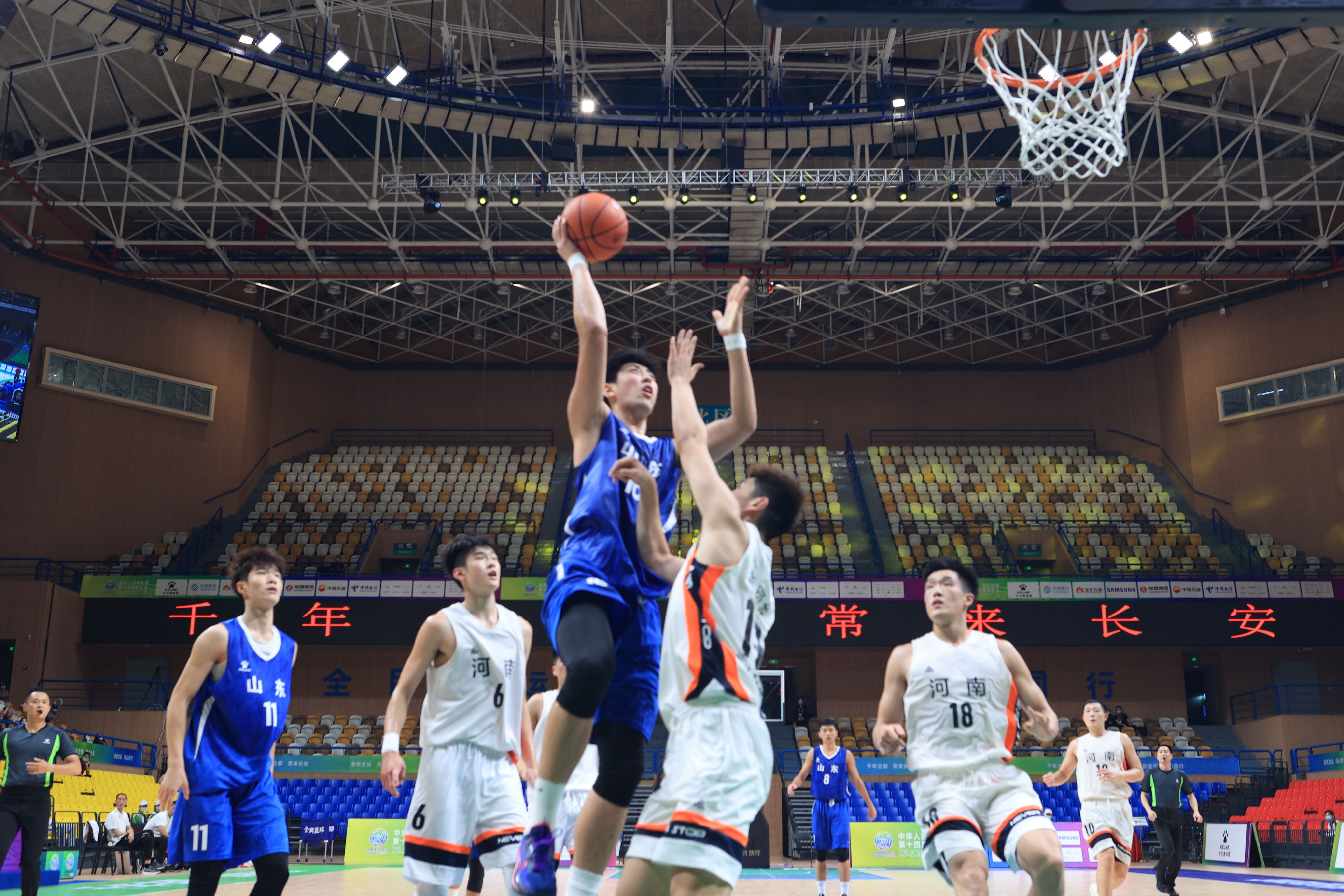 這座雕像被 這座雕像被